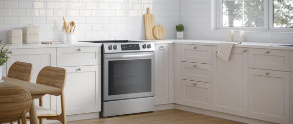 Frigidaire FCFE3083AS 30-Inch Electric Range Stainless Steel