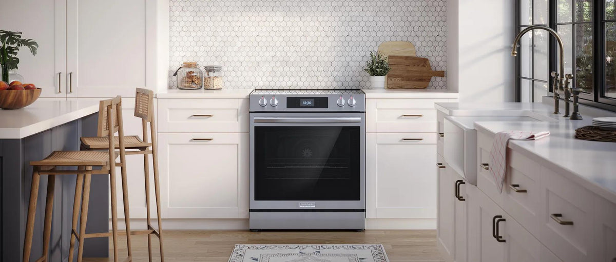 Frigidaire Gallery GCFE3060BF 30-Inch Electric Range