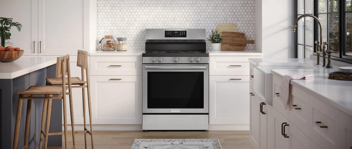 Frigidaire Gallery GCRE3060BF 30-Inch Electric Range