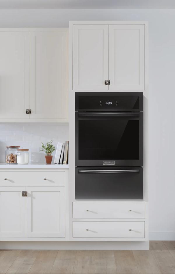 Frigidaire Gallery GCWG2438AB 24" Single Gas Wall Oven